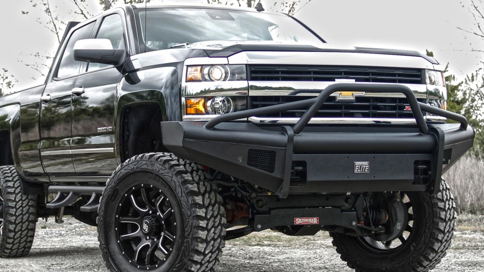 Передний бампер с центральной дугой Black Steel Elite Chevrolet Silverado 2500/3500 15-19 Fab Fours CH14-Q3062-1