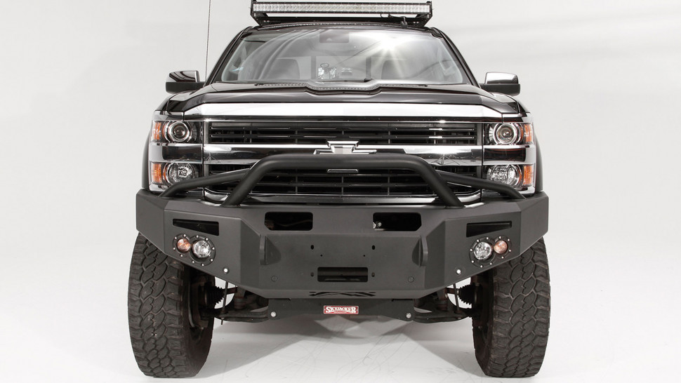 Передний бампер Premium с центаральной дугой Chevrolet Silverado 2500/3500 15-19 Fab Fours CH14-C3052-1
