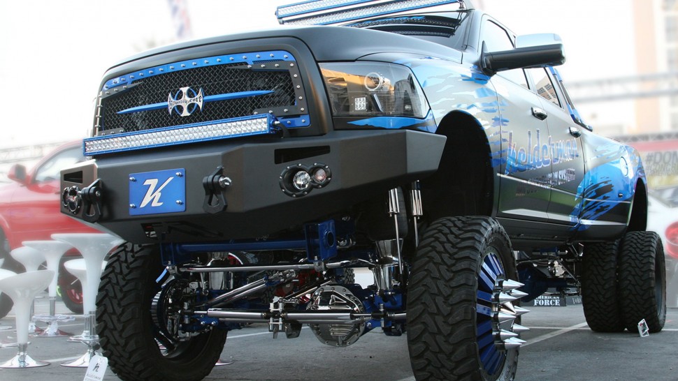 Передний бампер Premium Dodge Ram 2500/3500 10-18 Fab Fours DR10-A2951-1