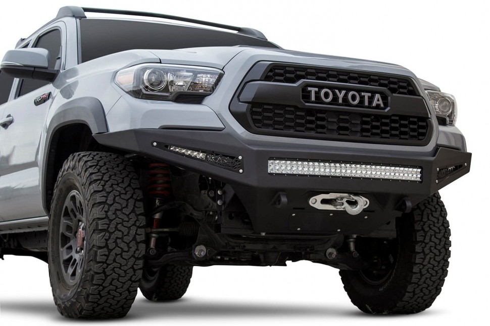 Передний бампер Addictive Desert Designs Honeybadger Toyota Tacoma 16-20 (F687382730103)