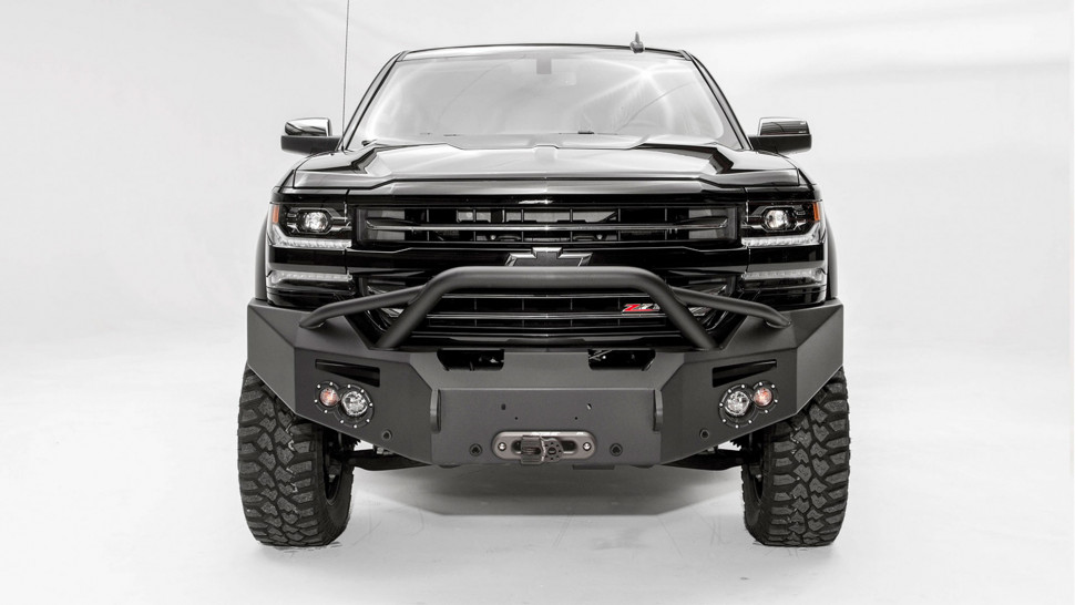 Передний бампер Premium с центаральной дугой Chevrolet Silverado 1500 16-18 Fab Fours CS16-F3852-1