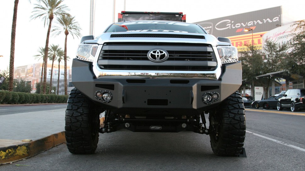 Передний бампер Premium Toyota Tundra 14-21 Fab Fours TT14-H2851-1