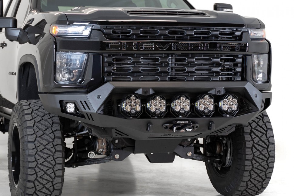 Передний бампер Chevrolet Silverado 2500/3500 20-22 Bomber ADD Offroad F270043500103