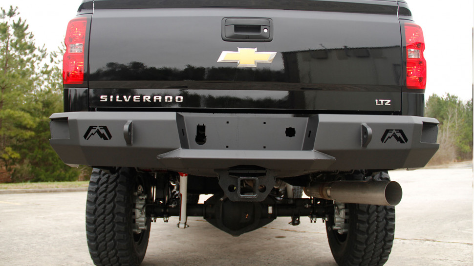Задний бампер Premium Chevrolet Silverado 2500/3500 15-19 Fab Fours CH14-W3050-1