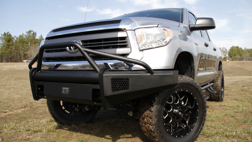 Передний бампер с центральной дугой Black Steel Elite Toyota Tundra 14-21 Fab Fours TT14-R2862-1