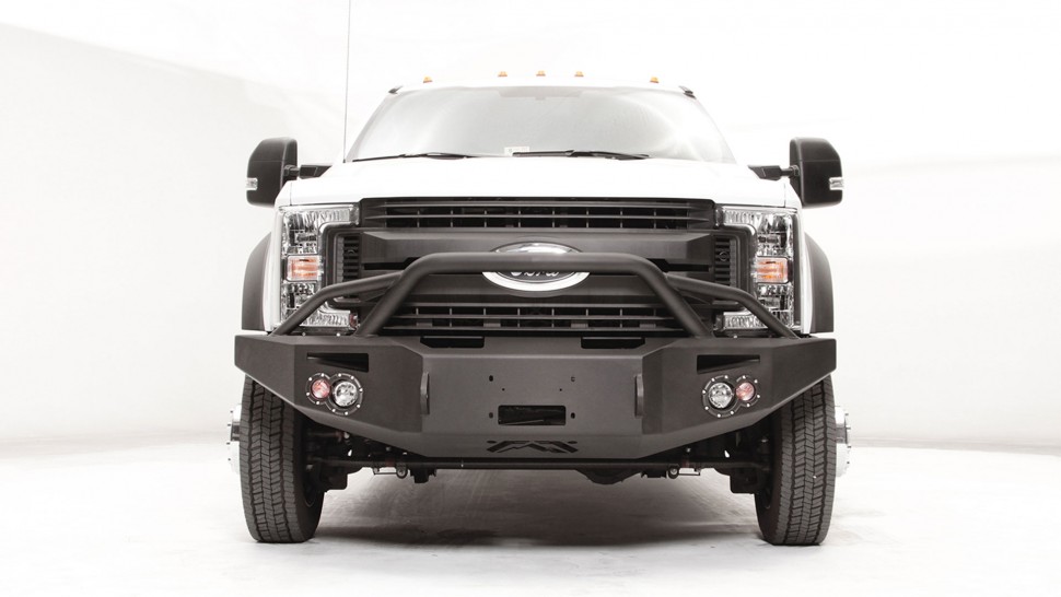 Передний бампер Premium с центаральной дугой Ford F-450/F-550 17-20 Fab Fours FS17-A4252-1