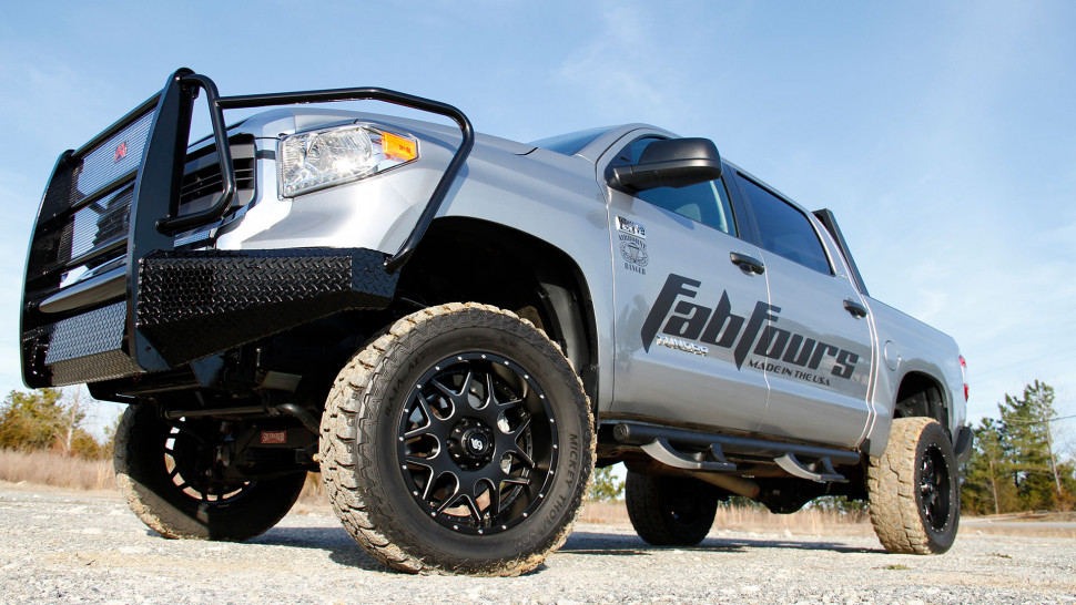 Передний бампер с защитной дугой Black Steel Toyota Tundra 07-13 Fab Fours TT07-K1860-1
