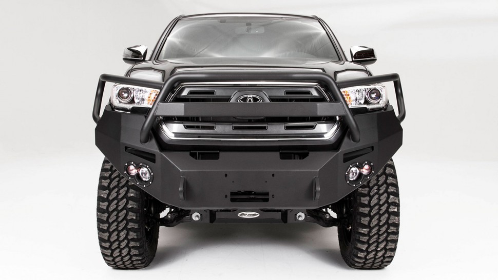 Передний бампер Premium с дугами Toyota Tacoma 16-22 Fab Fours TT16-B3650-1